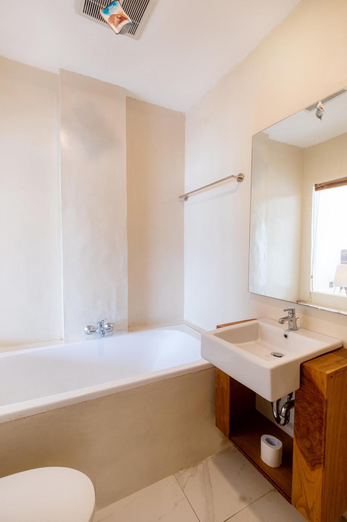 Amp Beach House Toyapakeh 部屋 写真