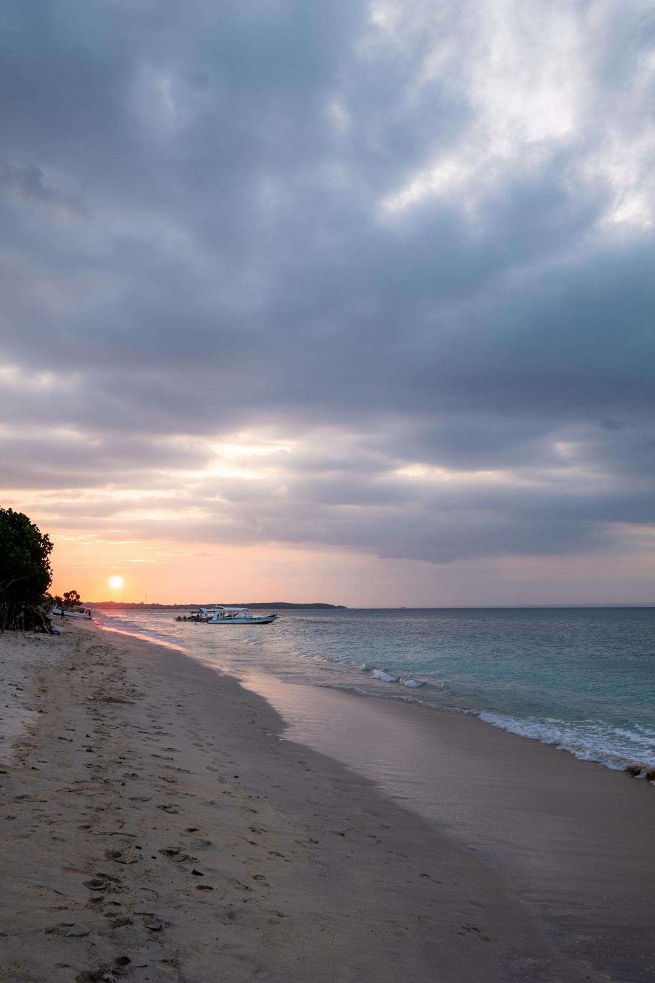 Amp Beach House Toyapakeh エクステリア 写真