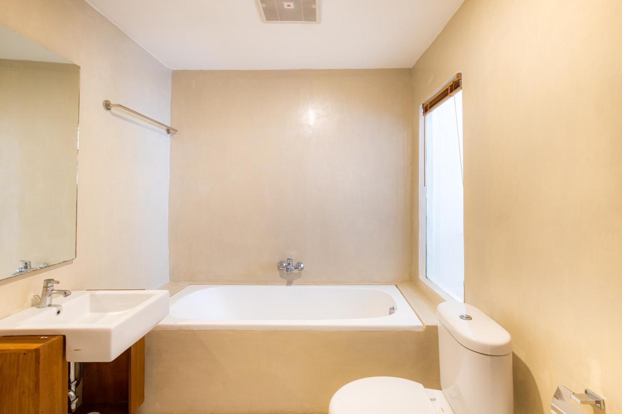 Amp Beach House Toyapakeh 部屋 写真